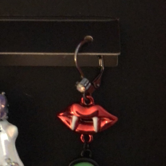 Betsey Johnson Ghost, Vampire Lips & Boo Mismatch Drop Earrings NIB - Picture 10 of 14